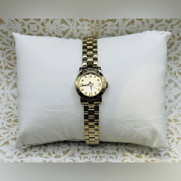 MARC JACOBS VINTAGE GOLD TONE WATCH WITH CRYSTALS ON FACE PLATE✨ - Picture 2 of 6